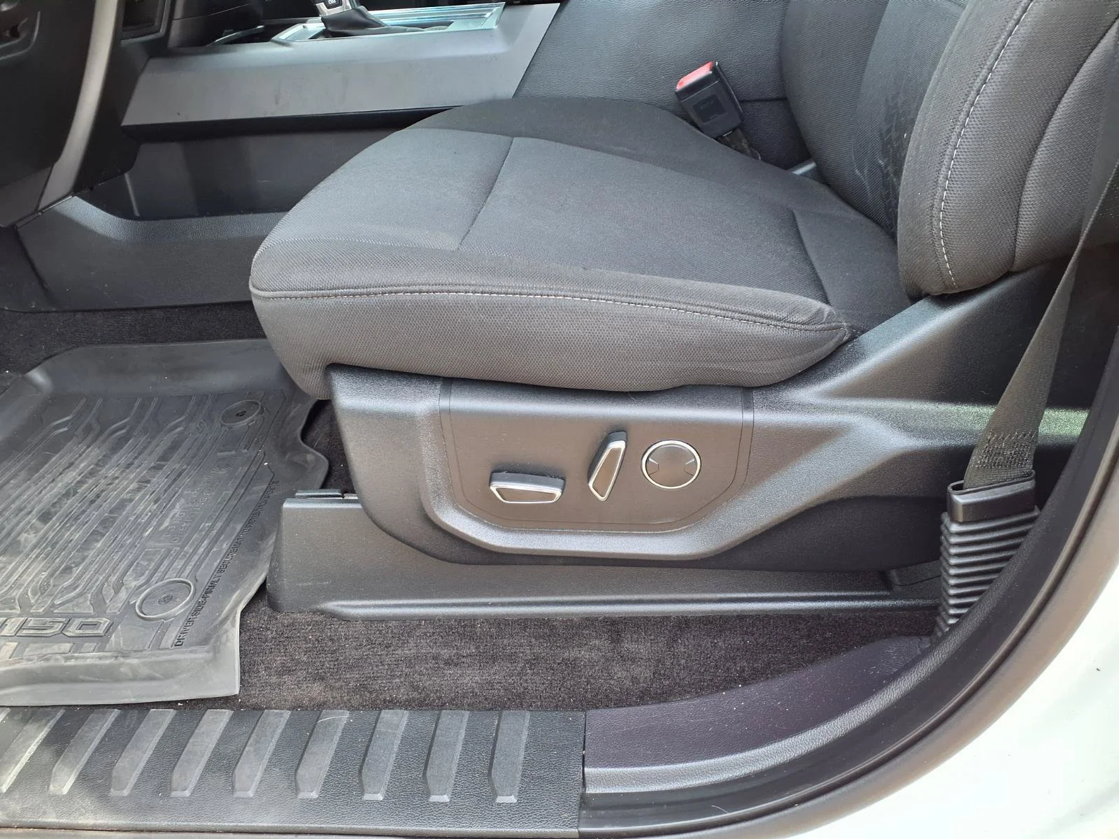 Used 2018 White Ford  image 15