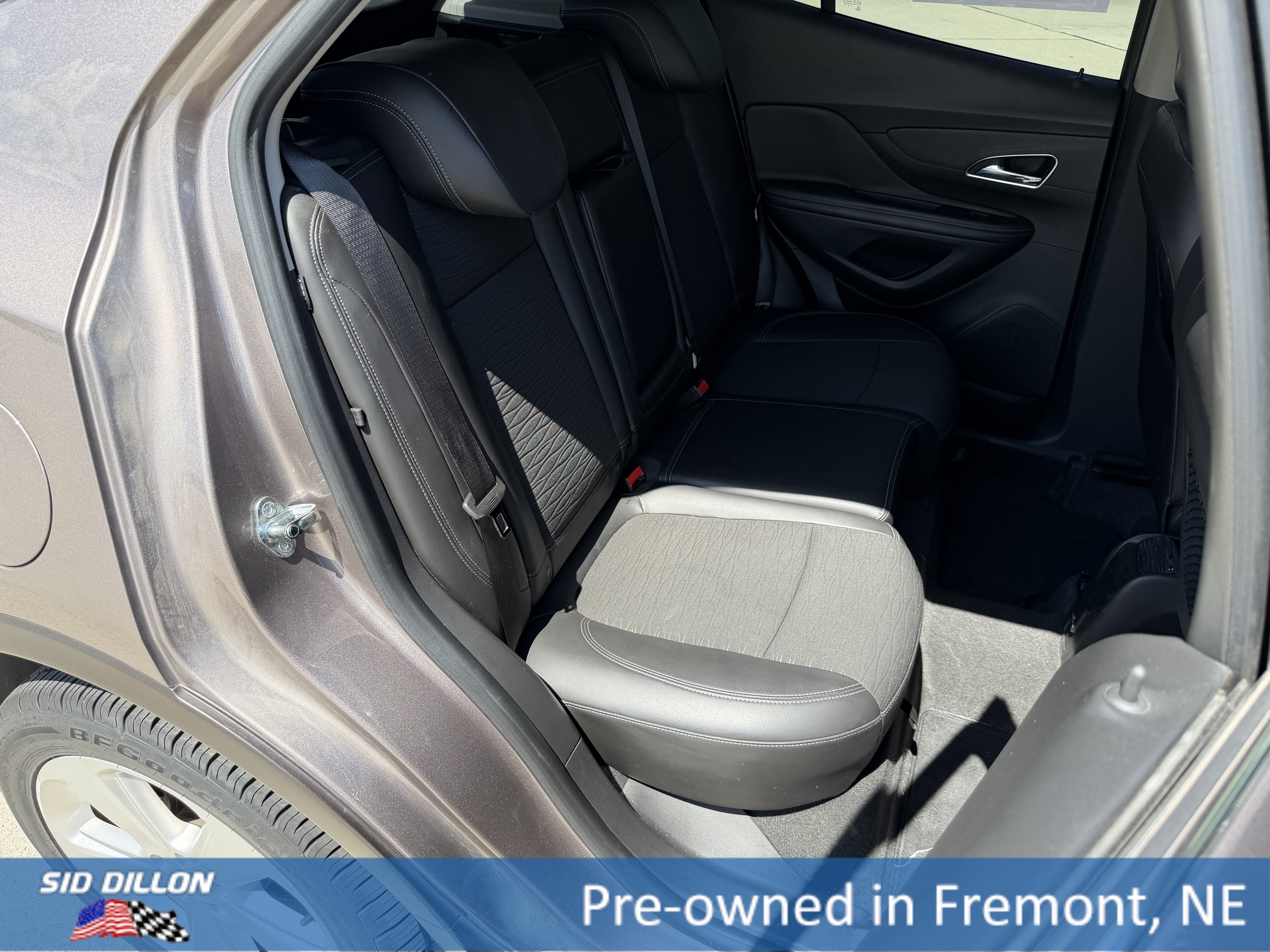 Used 2015 Cocoa Silver Metallic Buick Convenience image 9