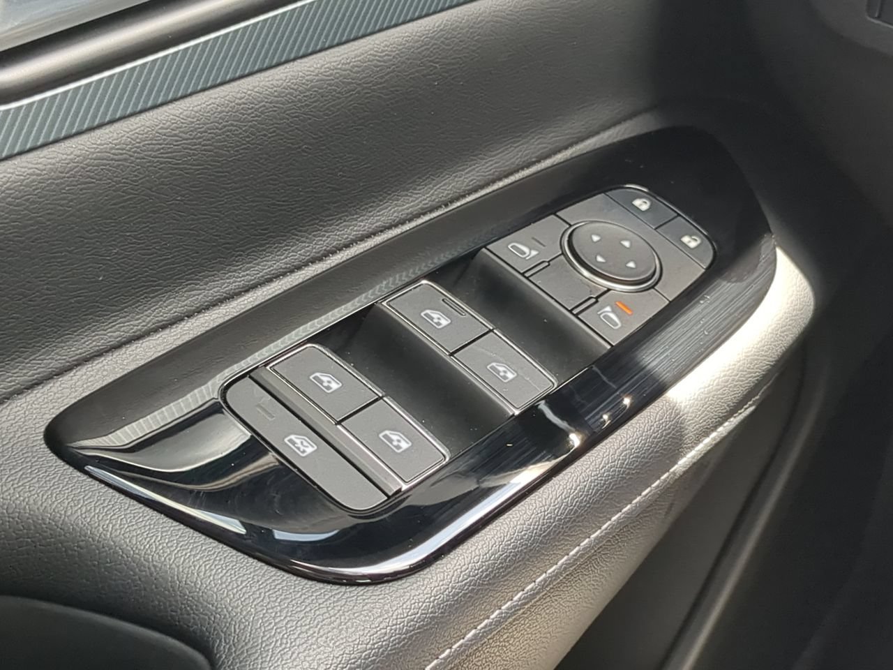 Used 2025 Gun Metallic [gray] Nissan SL image 23
