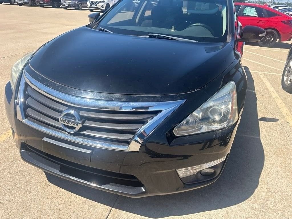 Used 2015 Super Black Clearcoat Nissan 2.5 SV image 2