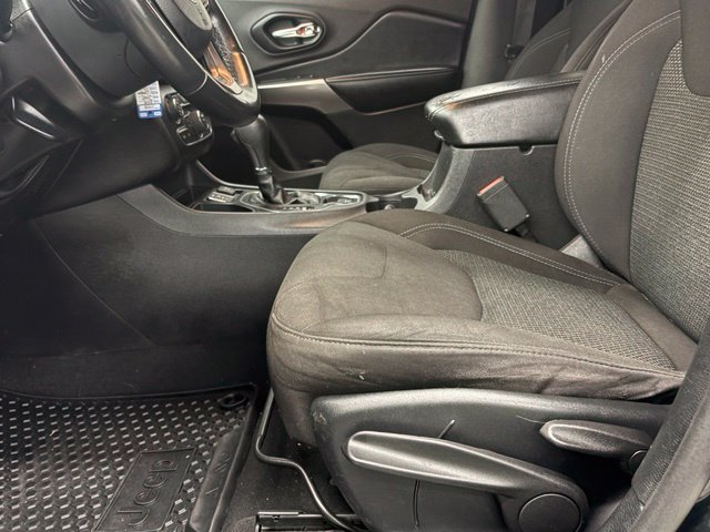 Used 2019 Black Jeep Latitude image 15