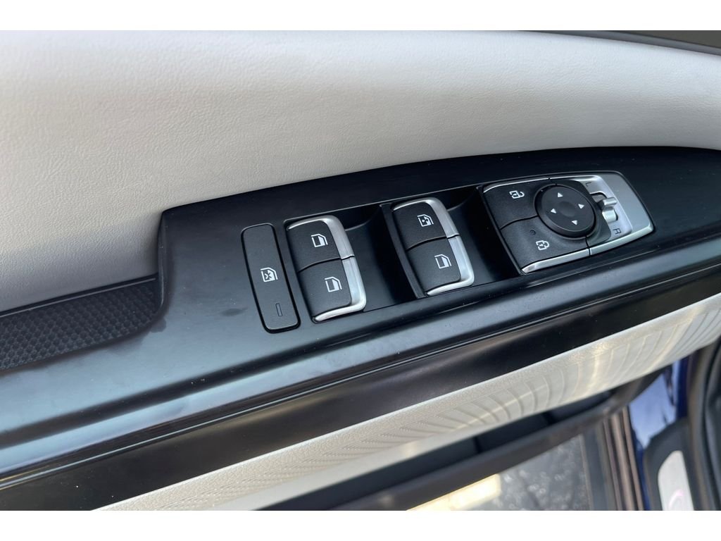 Used 2022 DEEP CHROMA BLUE Kia LXS image 12
