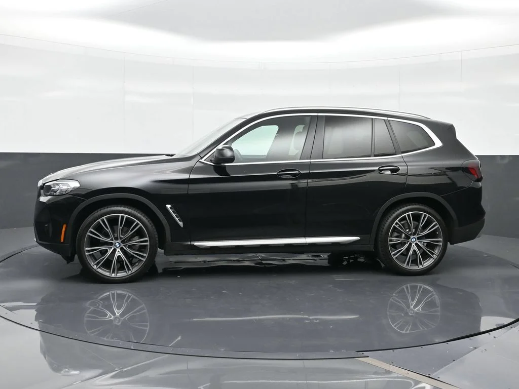 Used 2024 Black BMW sDrive30i image 3