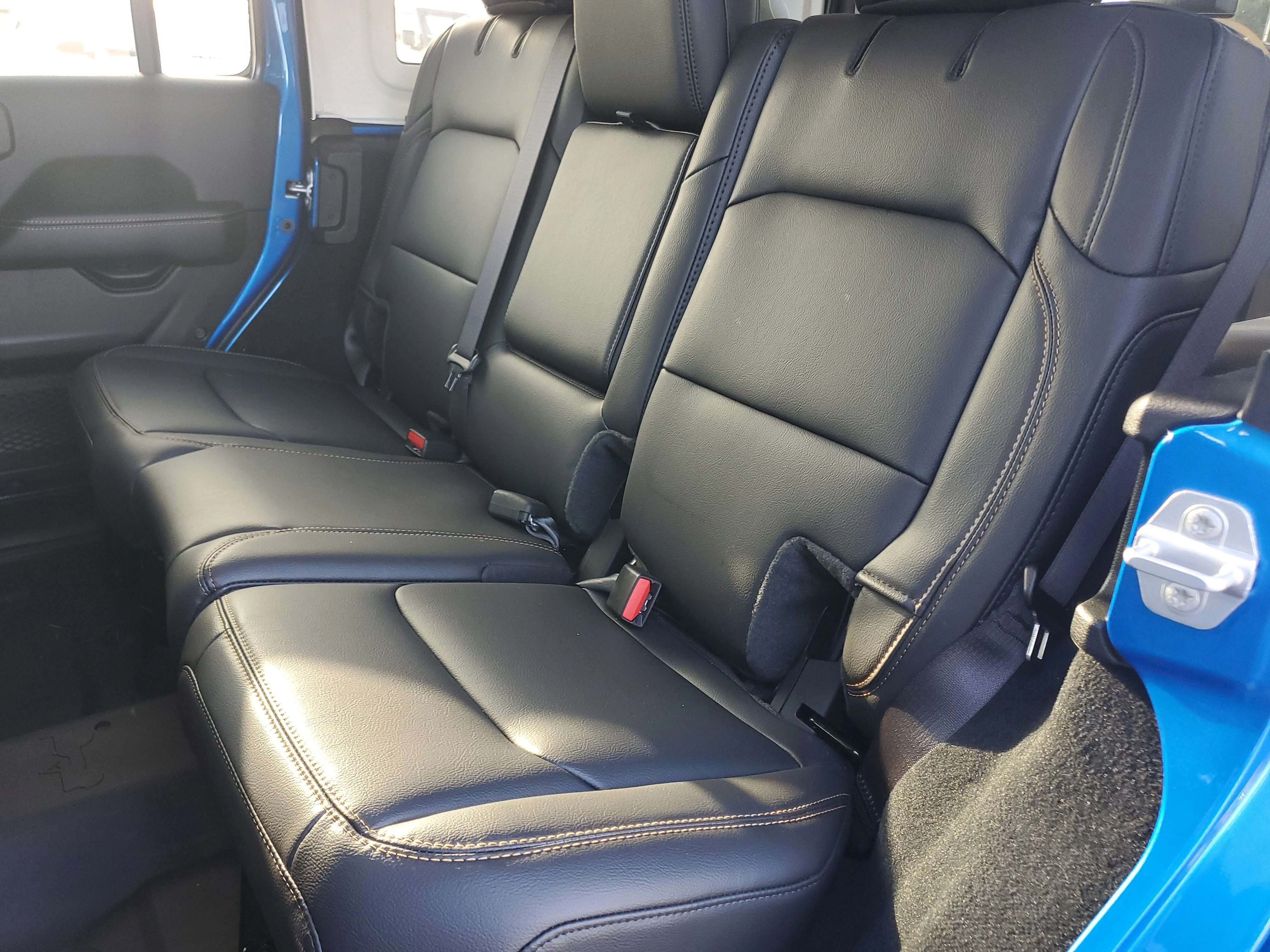New 2026 Hydro Blue Pearl-Coat Exterior Paint Jeep Sahara image 14