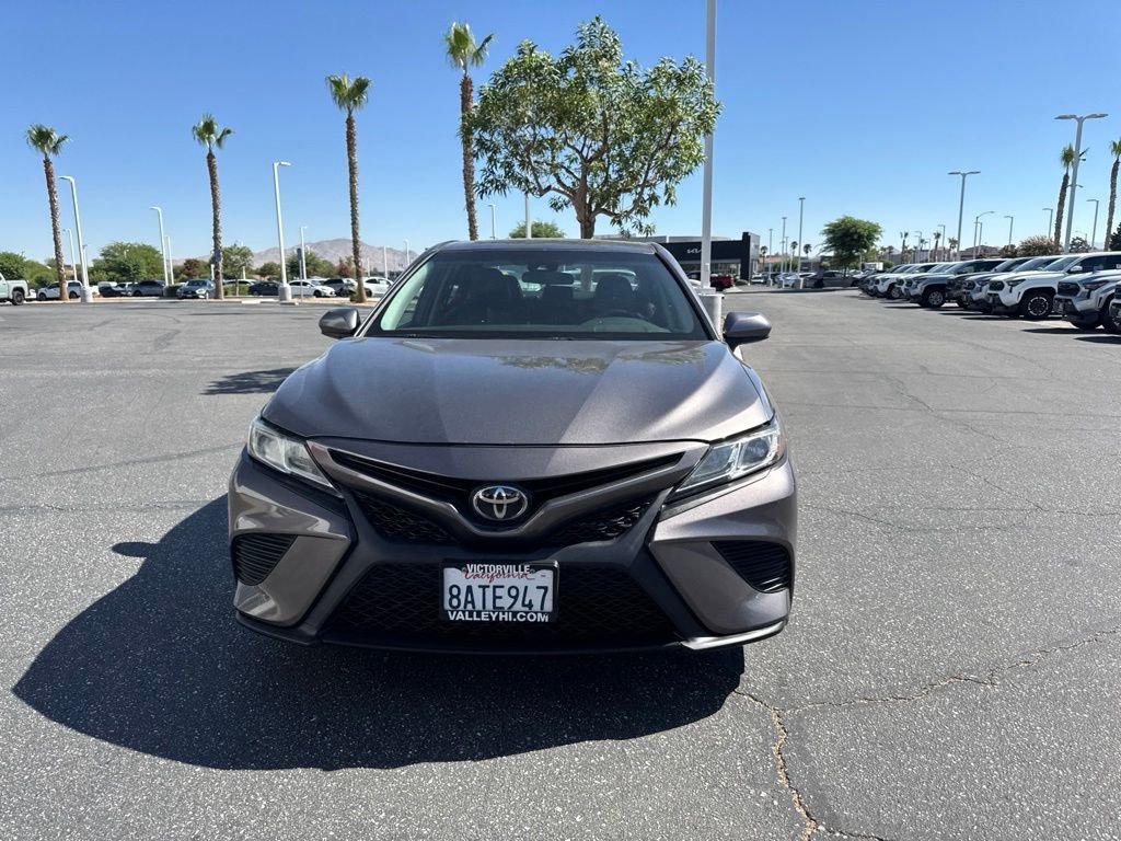 Used 2018 Gray Toyota SE image 3