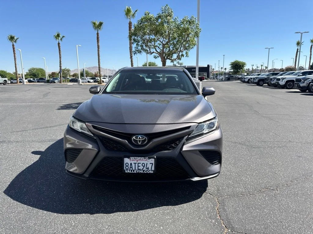 Used 2018 Gray Toyota SE image 3