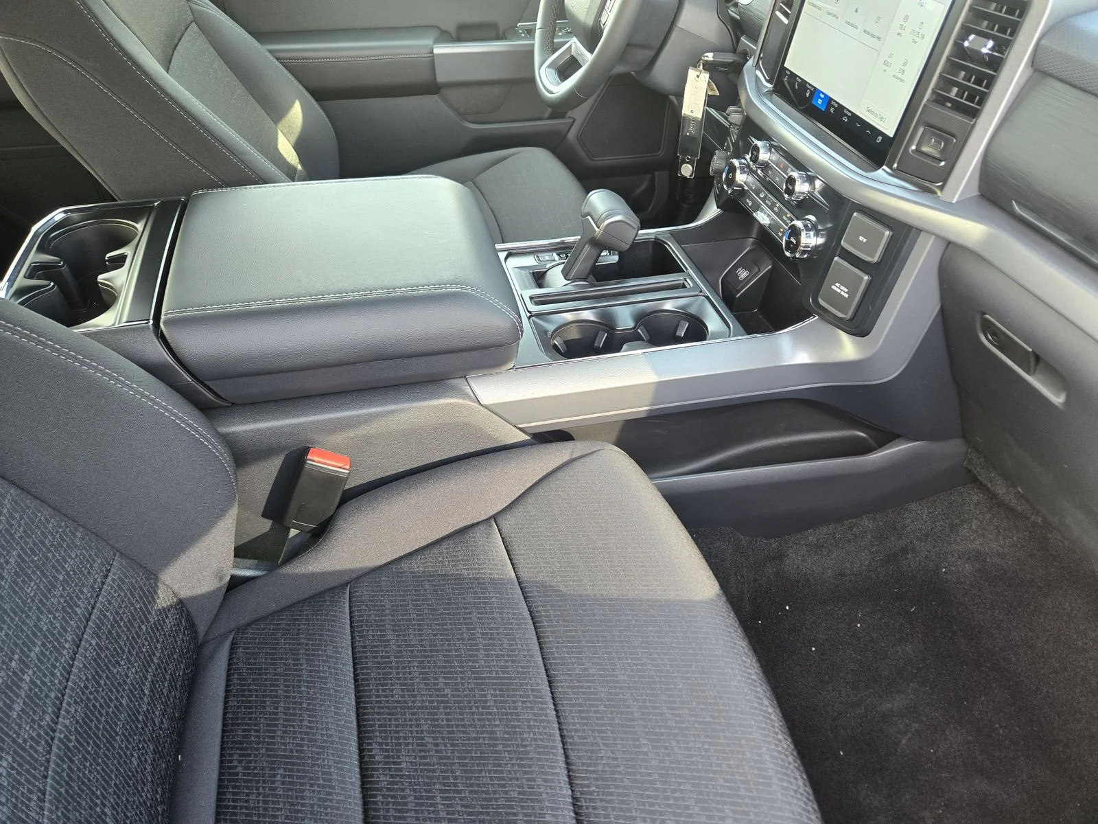 New 2026 Oxford White Ford XLT image 9