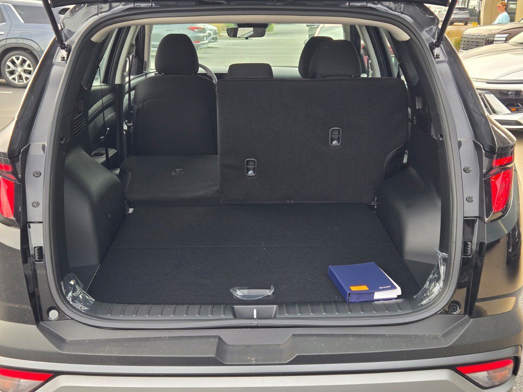 New 2026 Phantom Black Hyundai SE image 11