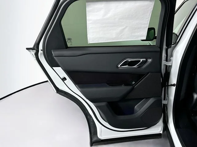 Certified Used 2026  Land Rover Dynamic SE image 24