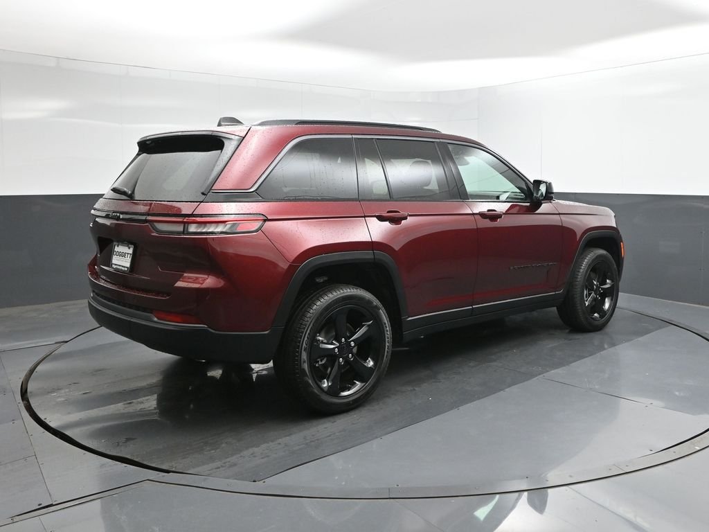 New 2026 Velvet Red Pearl-Coat Exterior Paint Jeep Limited image 8