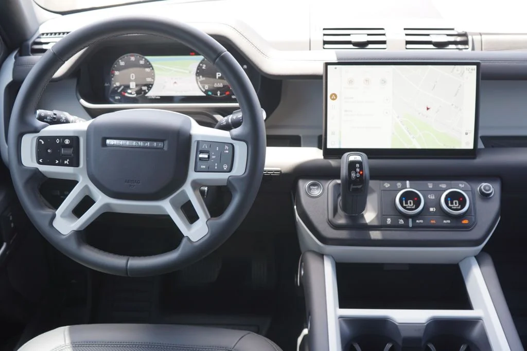 2025 Land Rover Defender S - Photo 29