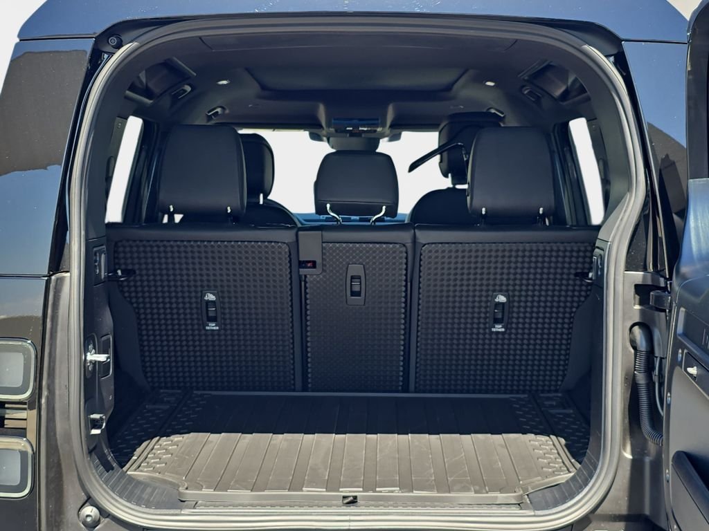 New 2026 Carpathian Grey Land Rover X-Dynamic SE image 12