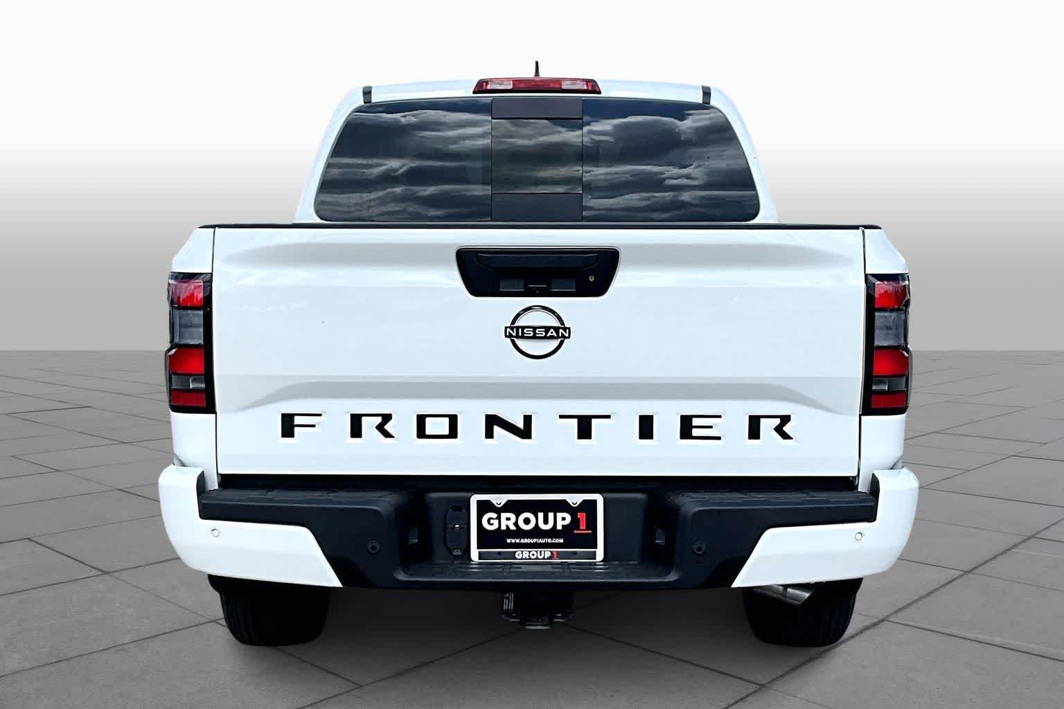 New 2026 Glacier White Nissan SV image 4