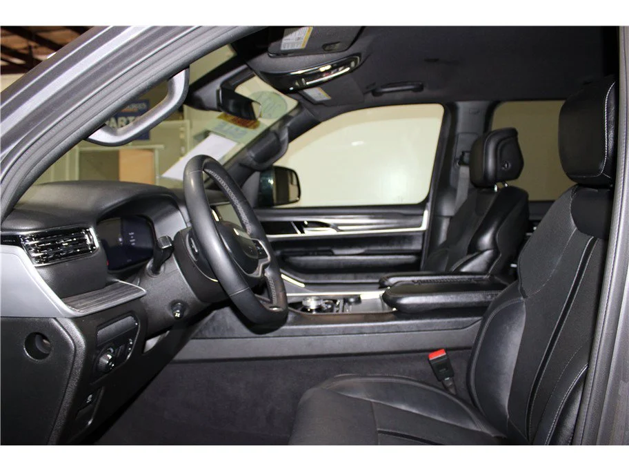 Used 2024 Baltic Gray Metallic Clearcoat Jeep Series II image 10