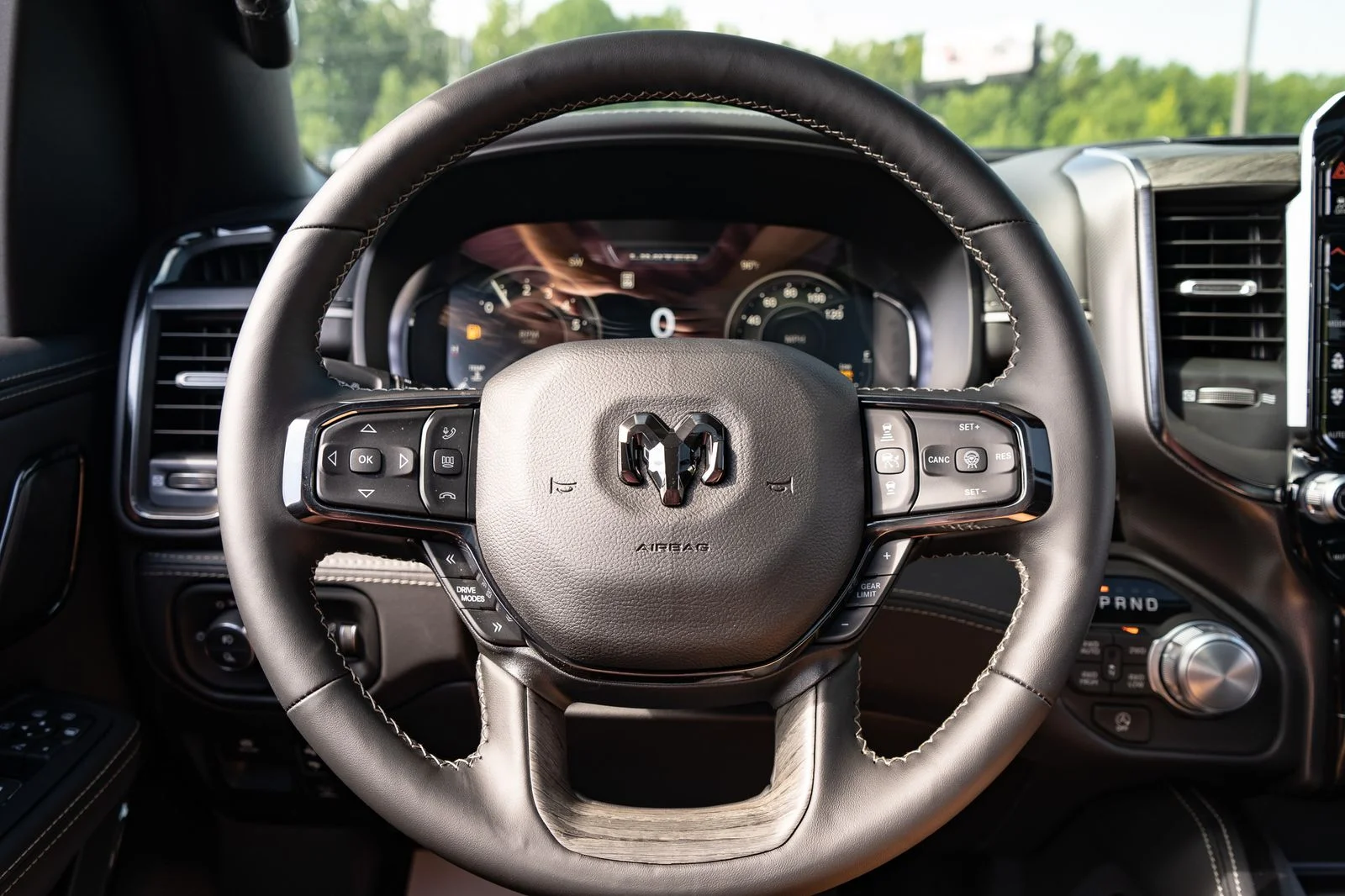 New 2026 Diamond Black Crystal Pearl-Coat Exterior Paint RAM Limited image 57