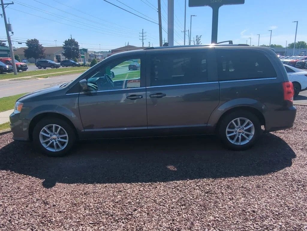 Used 2019 Gray Dodge SXT image 5
