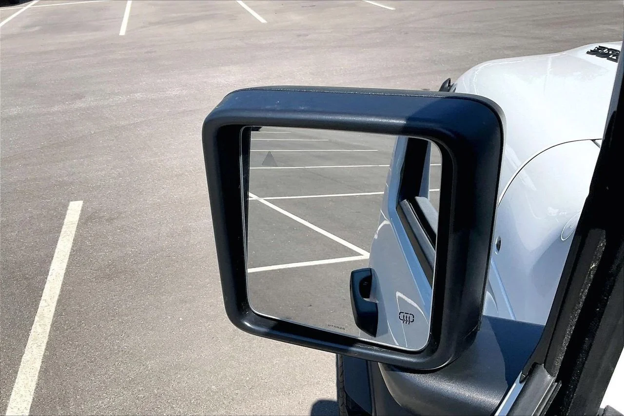 New 2026 Bright White Clear-Coat Exterior Paint Jeep Moab 392 image 24