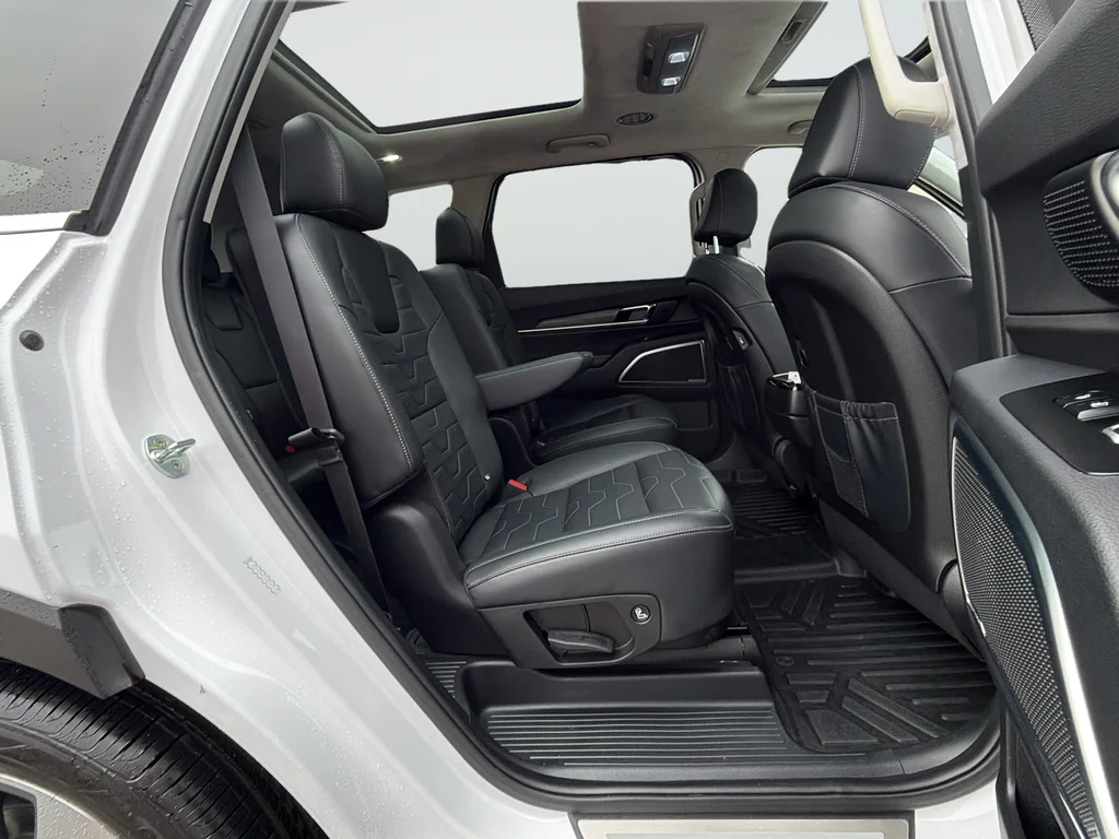 Used 2022 White Kia SX image 25