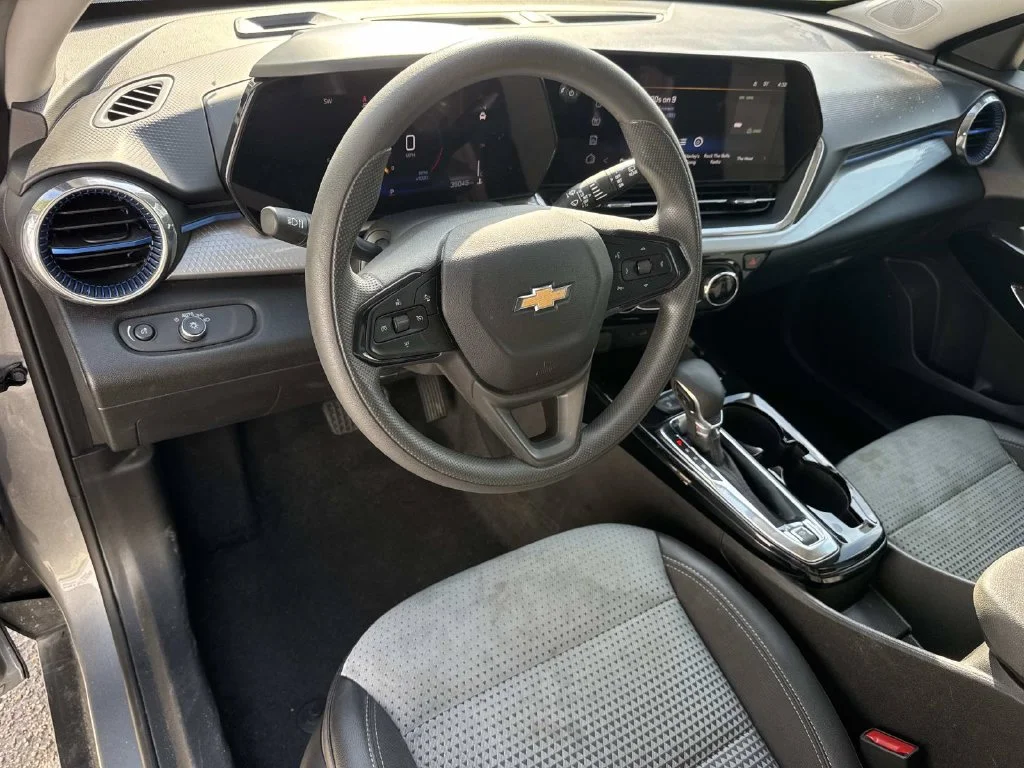 Used 2025 Gray Chevrolet LT image 31