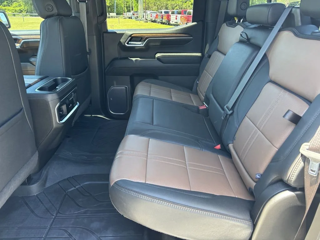 Used 2023 Iridescent Pearl Tricoat Chevrolet High Country image 20