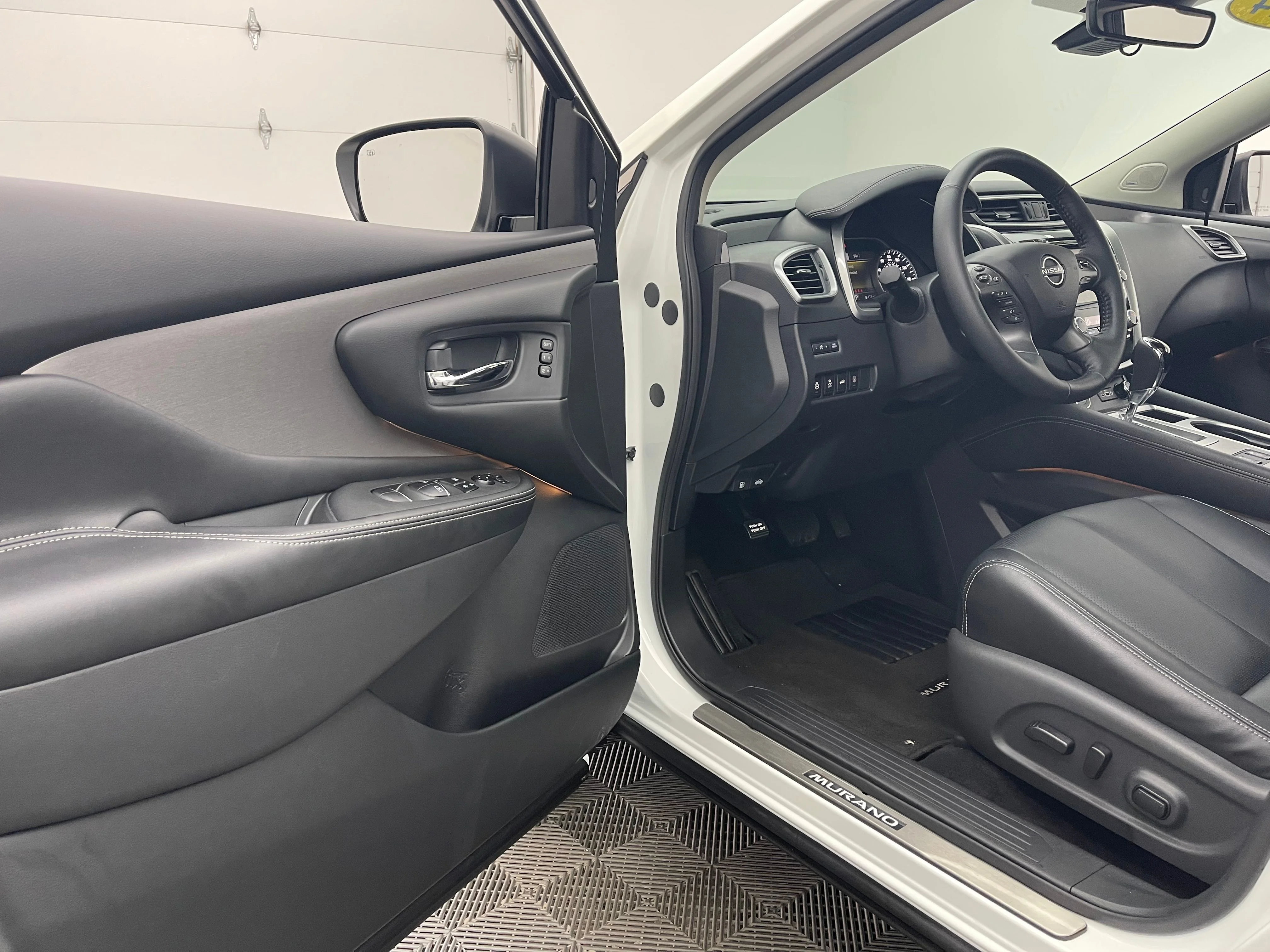 Used 2024 Pearl White Tricoat Nissan SL image 17