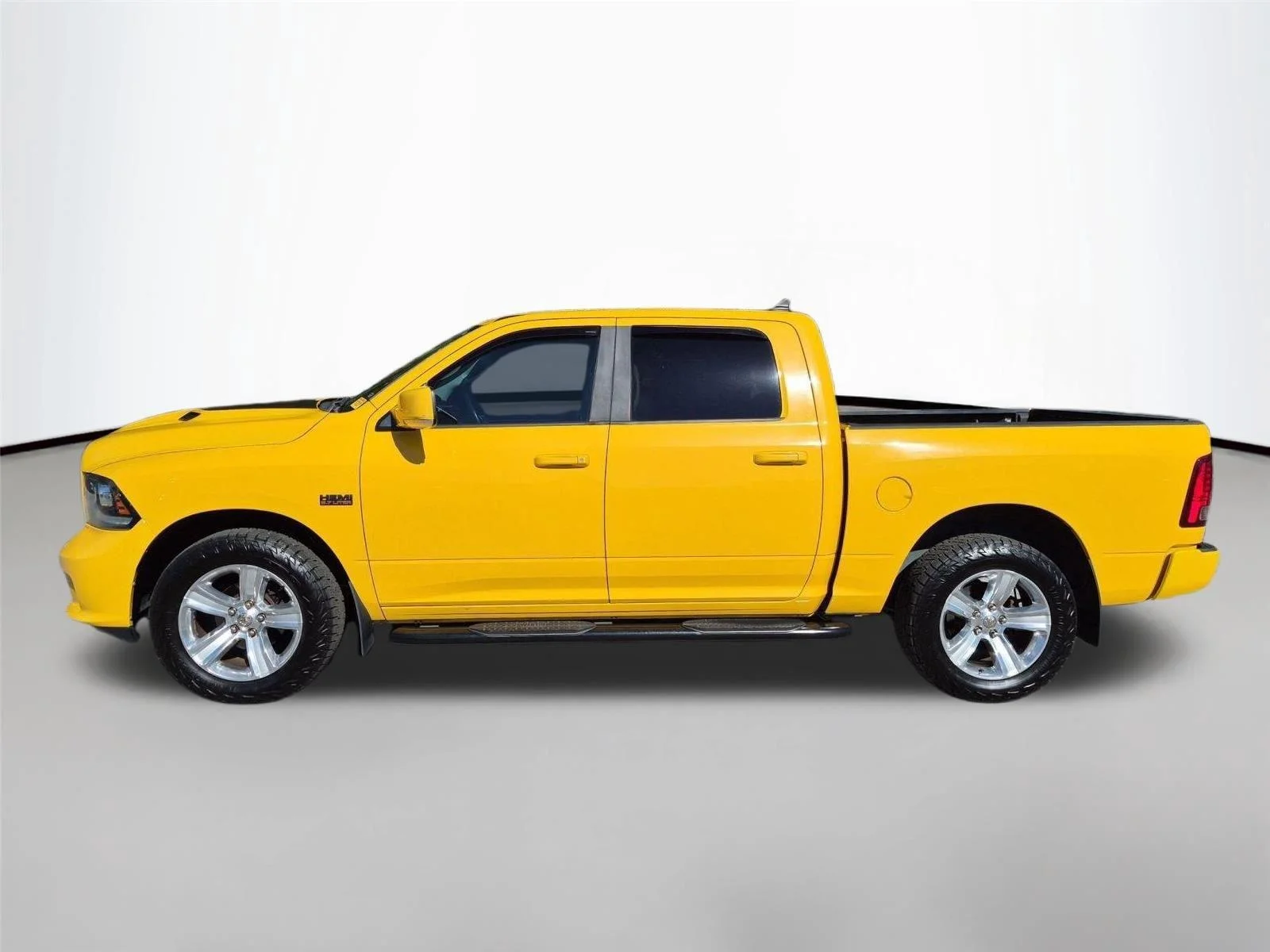 Used 2016 BRIGHT WHITE CLEARCOAT RAM SPRT image 2