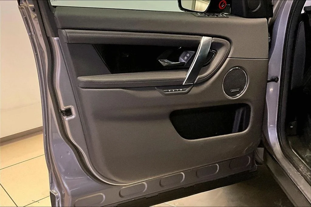 Used 2025 Gray Land Rover S image 17