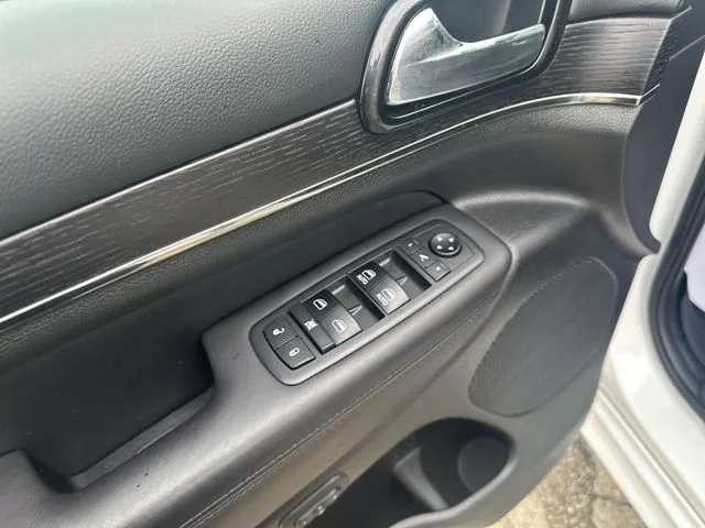 Used 2019 White Jeep Overland image 26