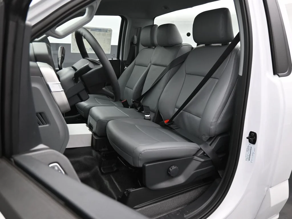 New 2026 Oxford White Ford XL image 8