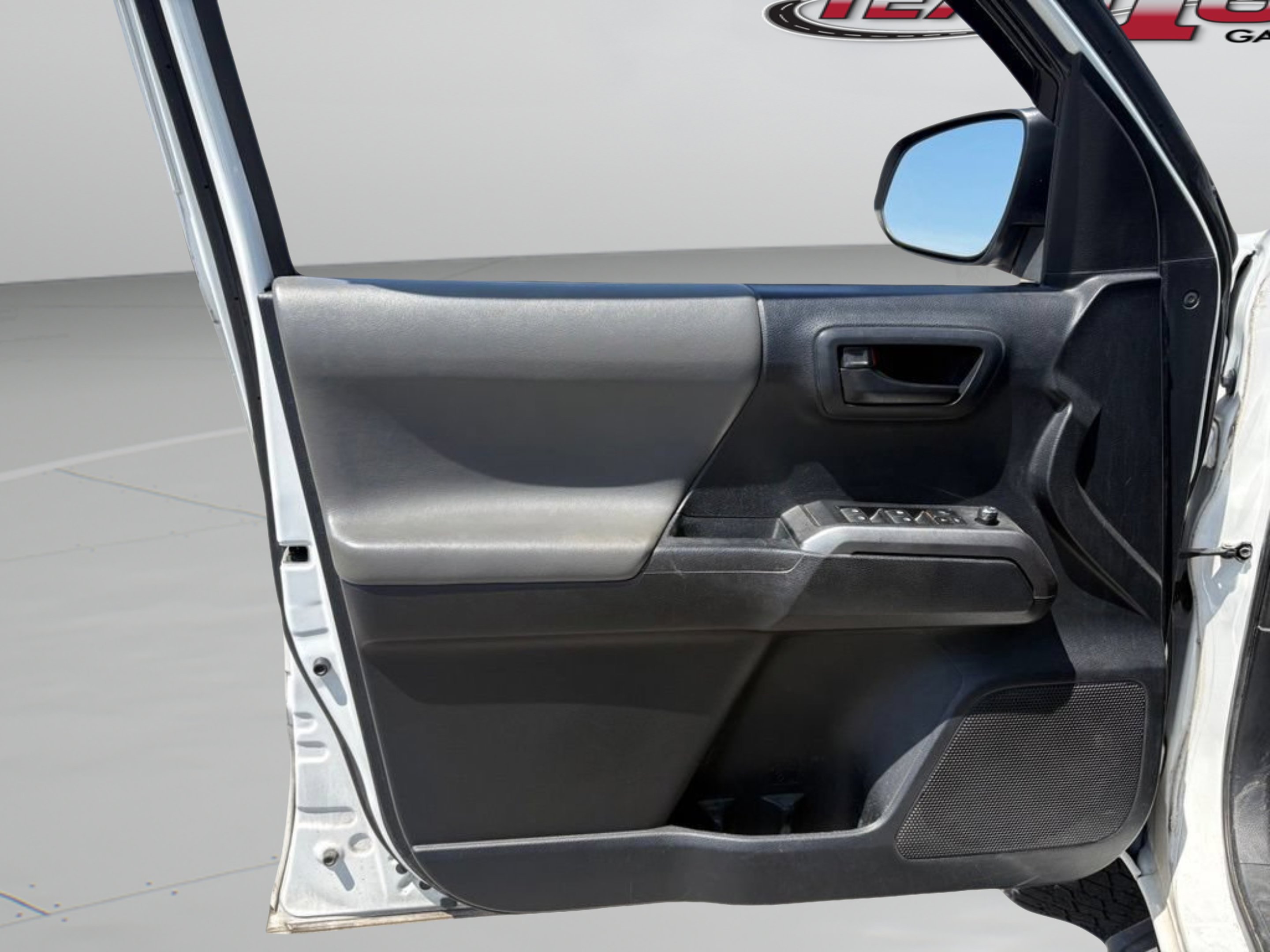 Used 2018 Super White Toyota SR5 image 20