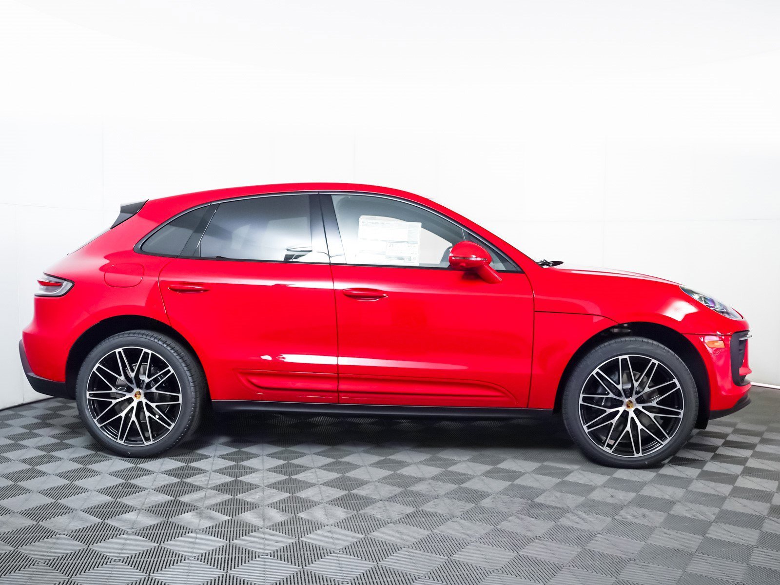 2026 Porsche Macan - Photo 9