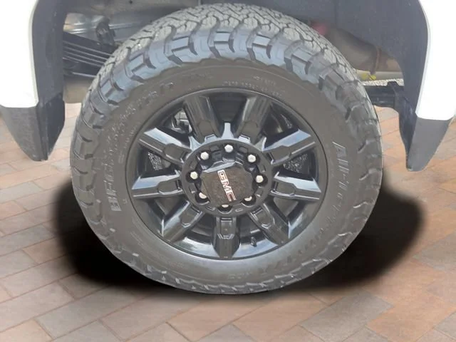 Used 2024 Summit White GMC AT4 image 30