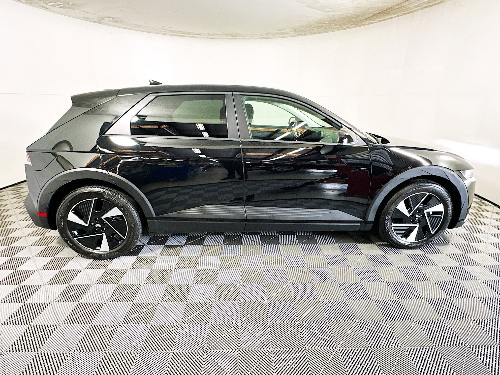 2025 Hyundai IONIQ thumbnail 4