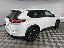 Used 2025 Everest White Pearl Nissan SV image 24