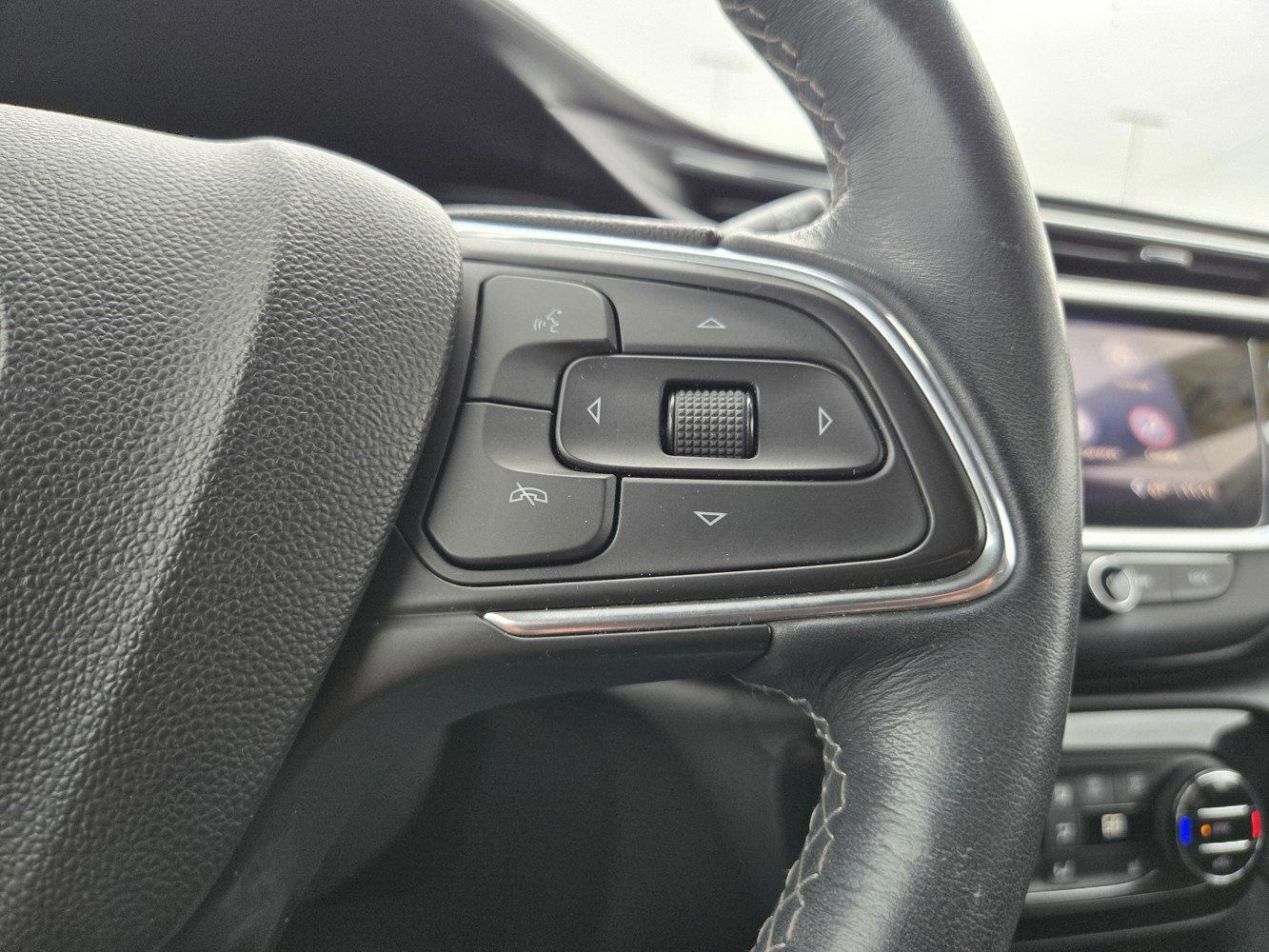 Used 2020 Satin Steel Metallic Buick Select image 19