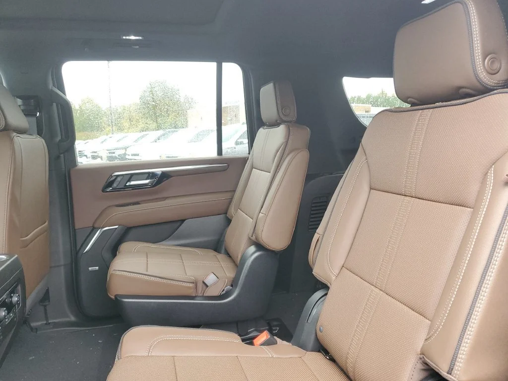 2027 Chevrolet Suburban High Country - Photo 20