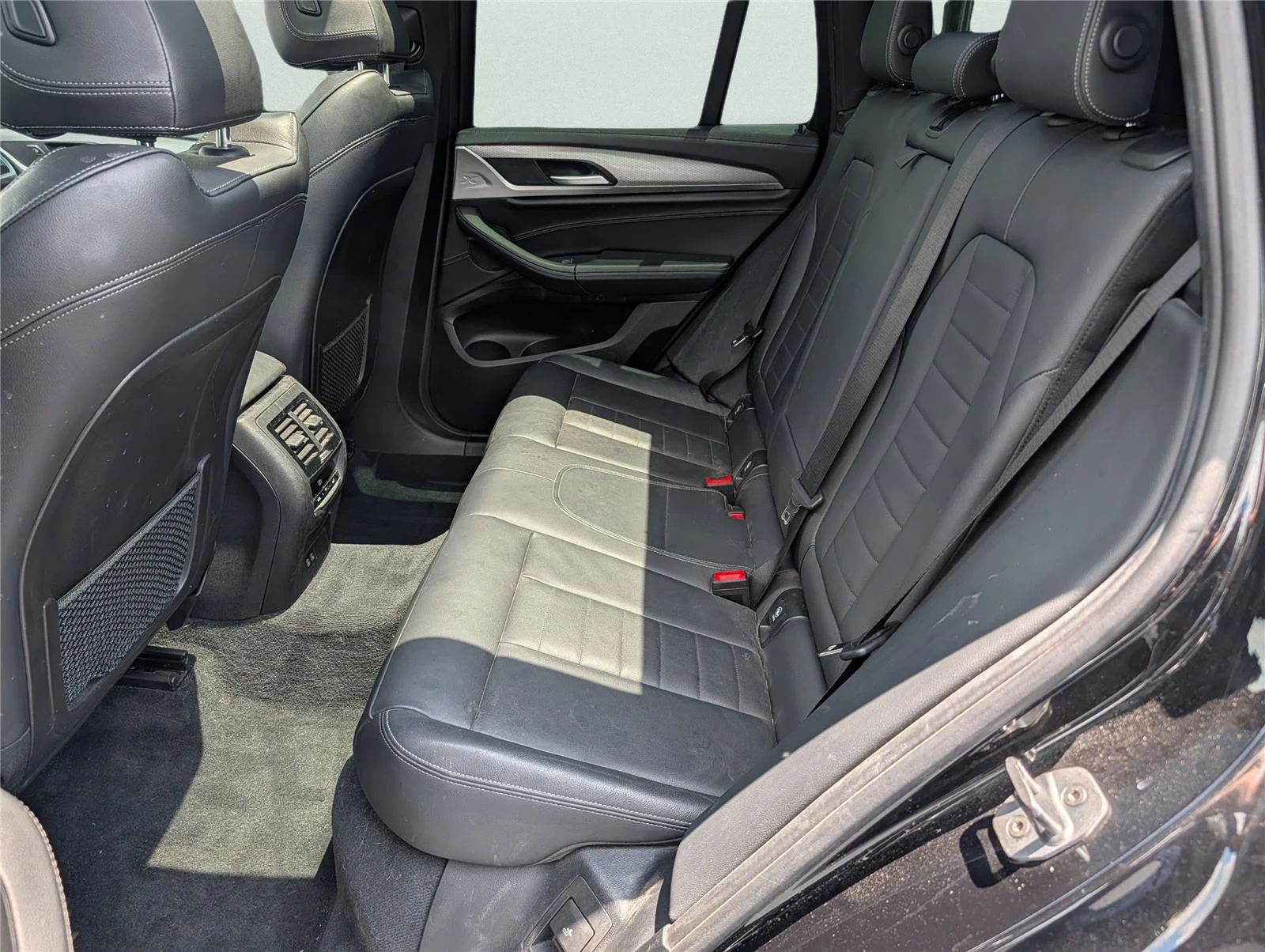 Used 2020 Black Sapphire Metallic BMW sDrive30i image 29