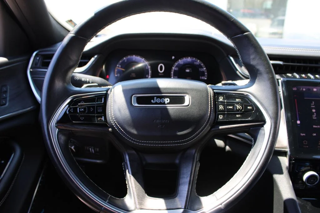 Used 2021 Silver Jeep Overland image 31