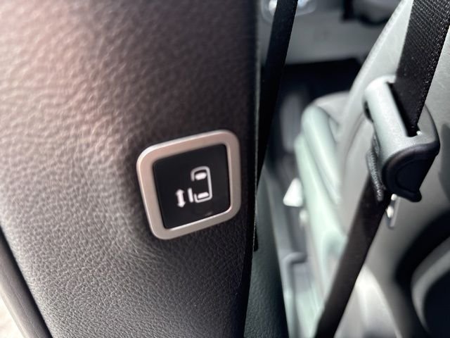 2026 Chrysler Pacifica Select - Photo 16