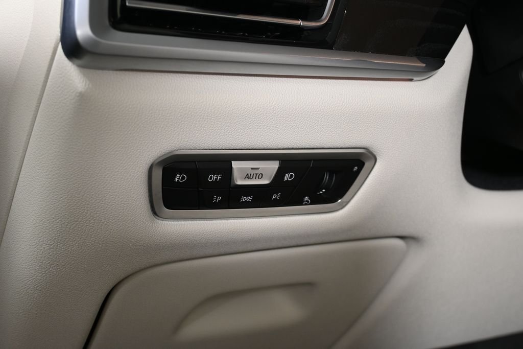 Used 2022 Gray Metallic BMW xDrive40i image 26