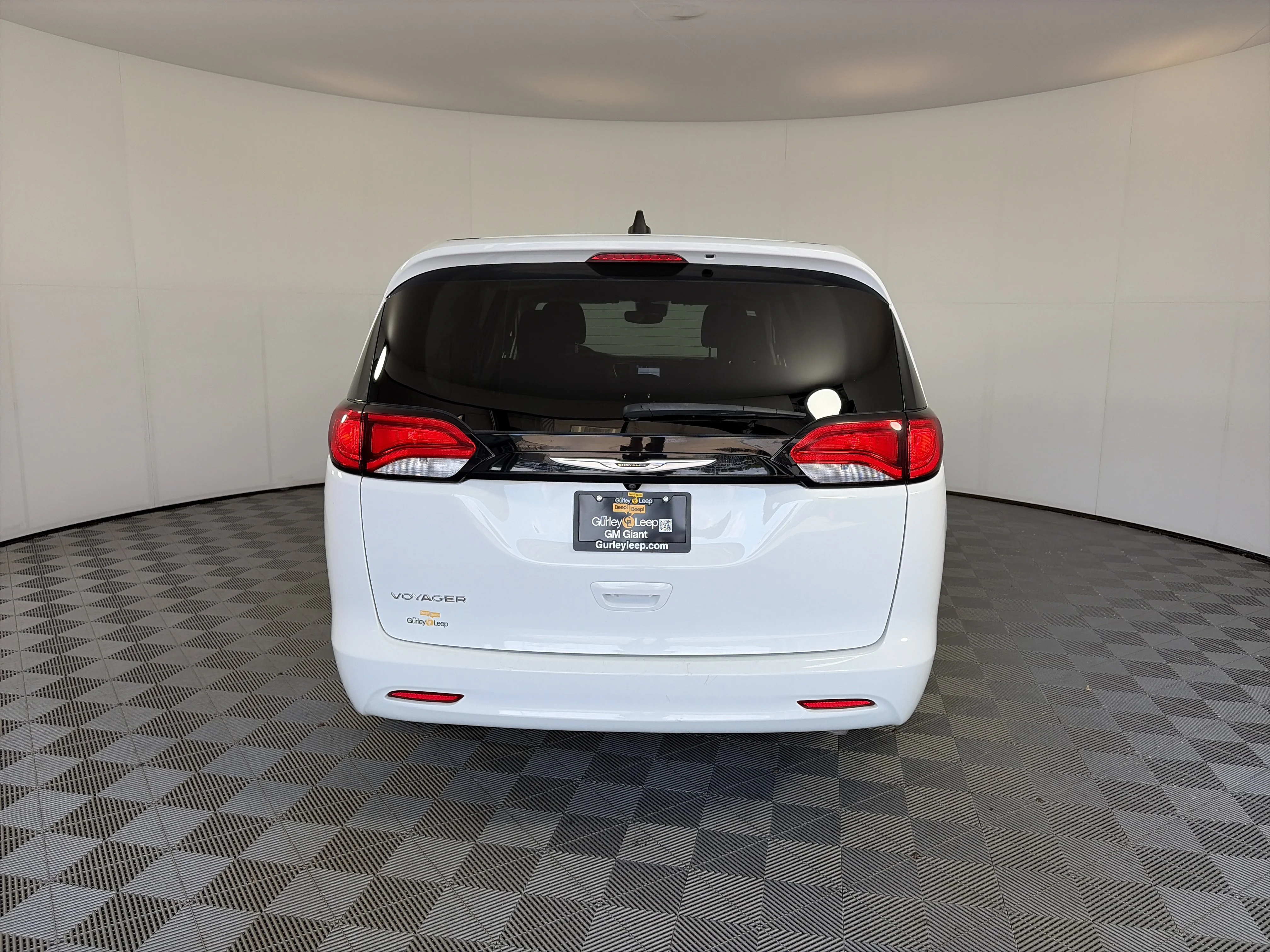 Used 2023 White Chrysler LX image 10