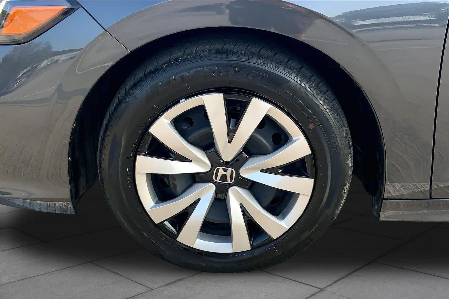 Used 2025 Rallye Red Honda LX image 11