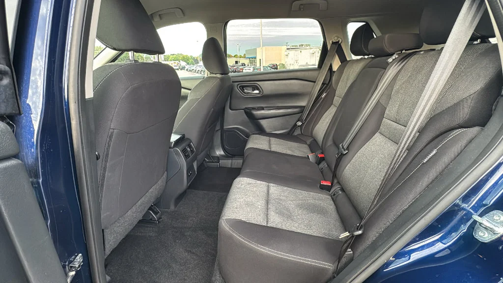2024 Nissan Rogue SV - Photo 13