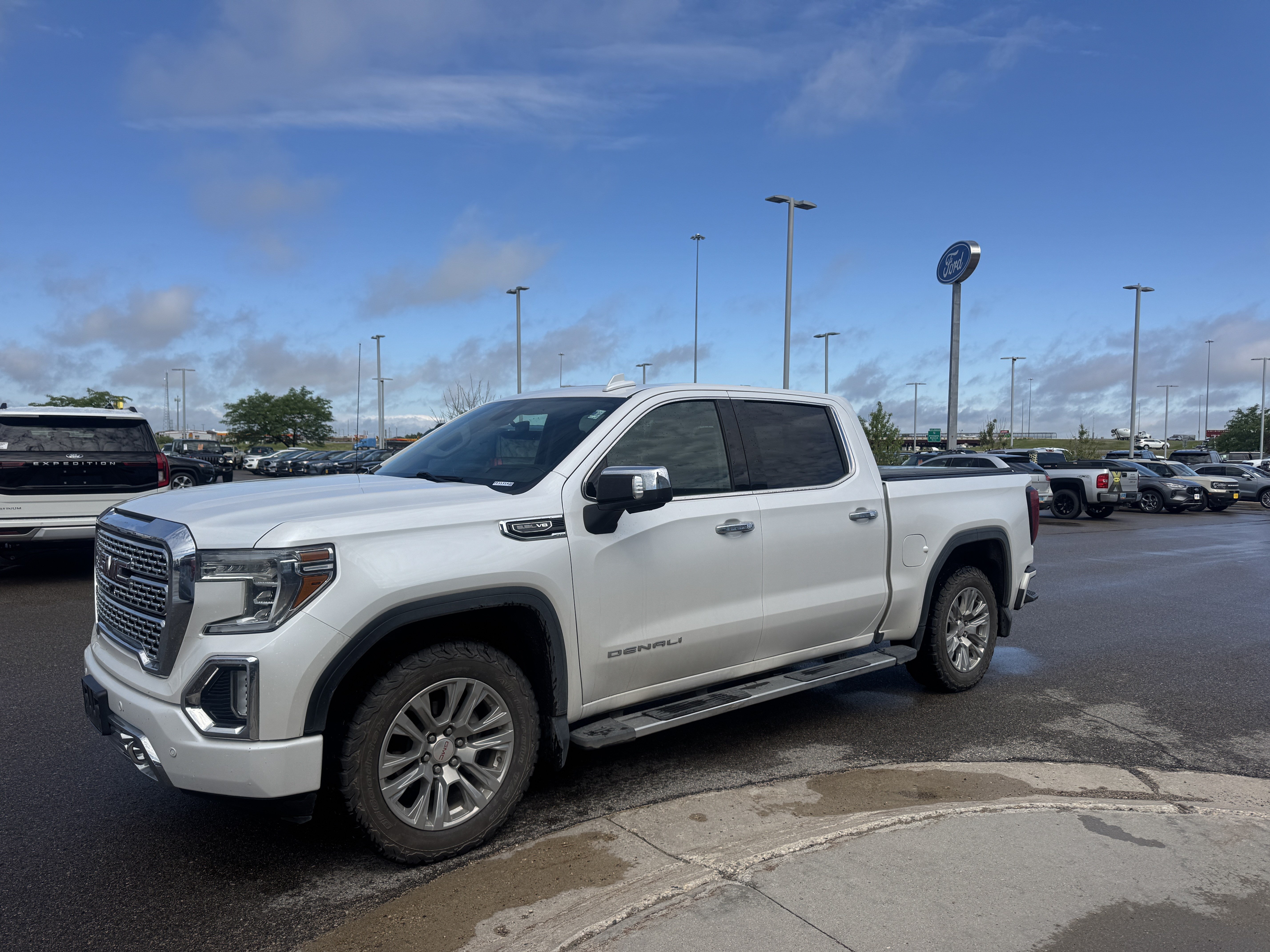Used 2019 White Frost Tricoat GMC Denali image 2