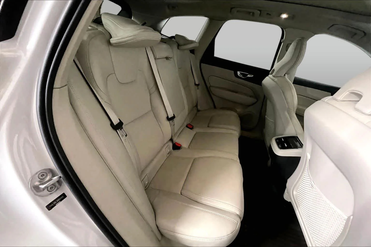 Used 2022 Crystal White Metallic Volvo Inscription image 20