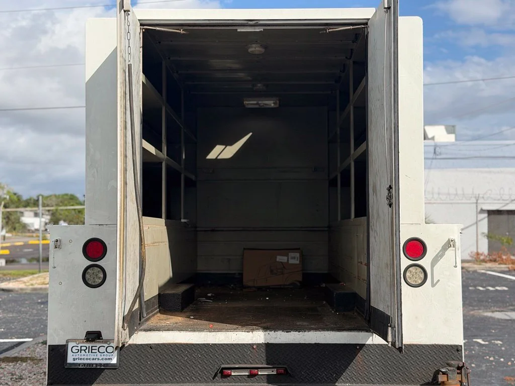 Used 2003 White Ford Super Duty Line image 11