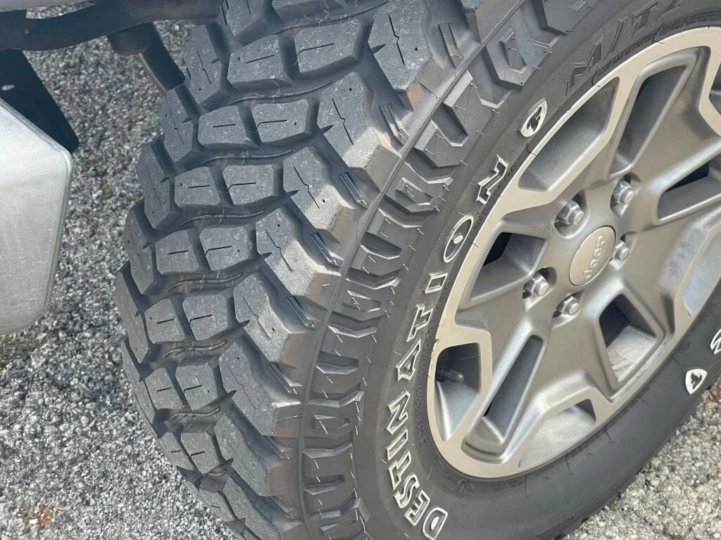 Certified Used 2018 Bright White Jeep Rubicon image 33
