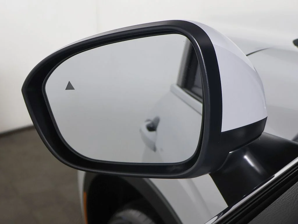 New 2026 White Mitsubishi SE image 36