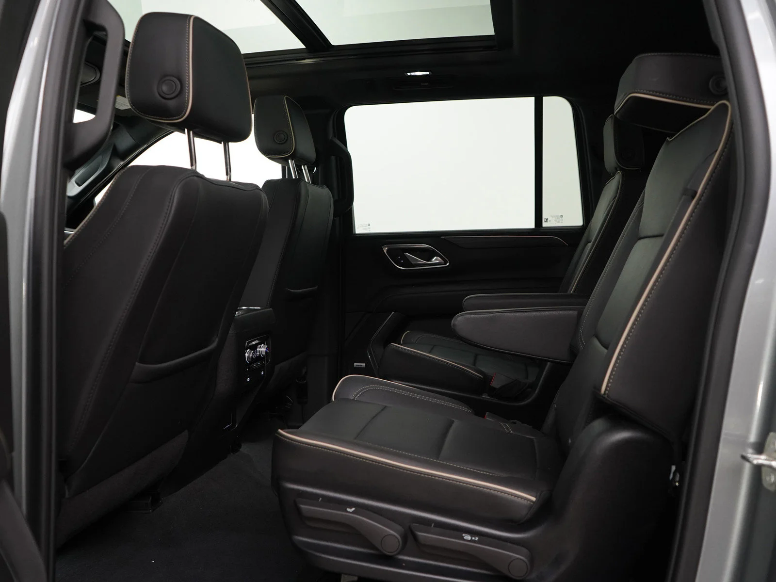Used 2024 Silver GMC SLT image 19