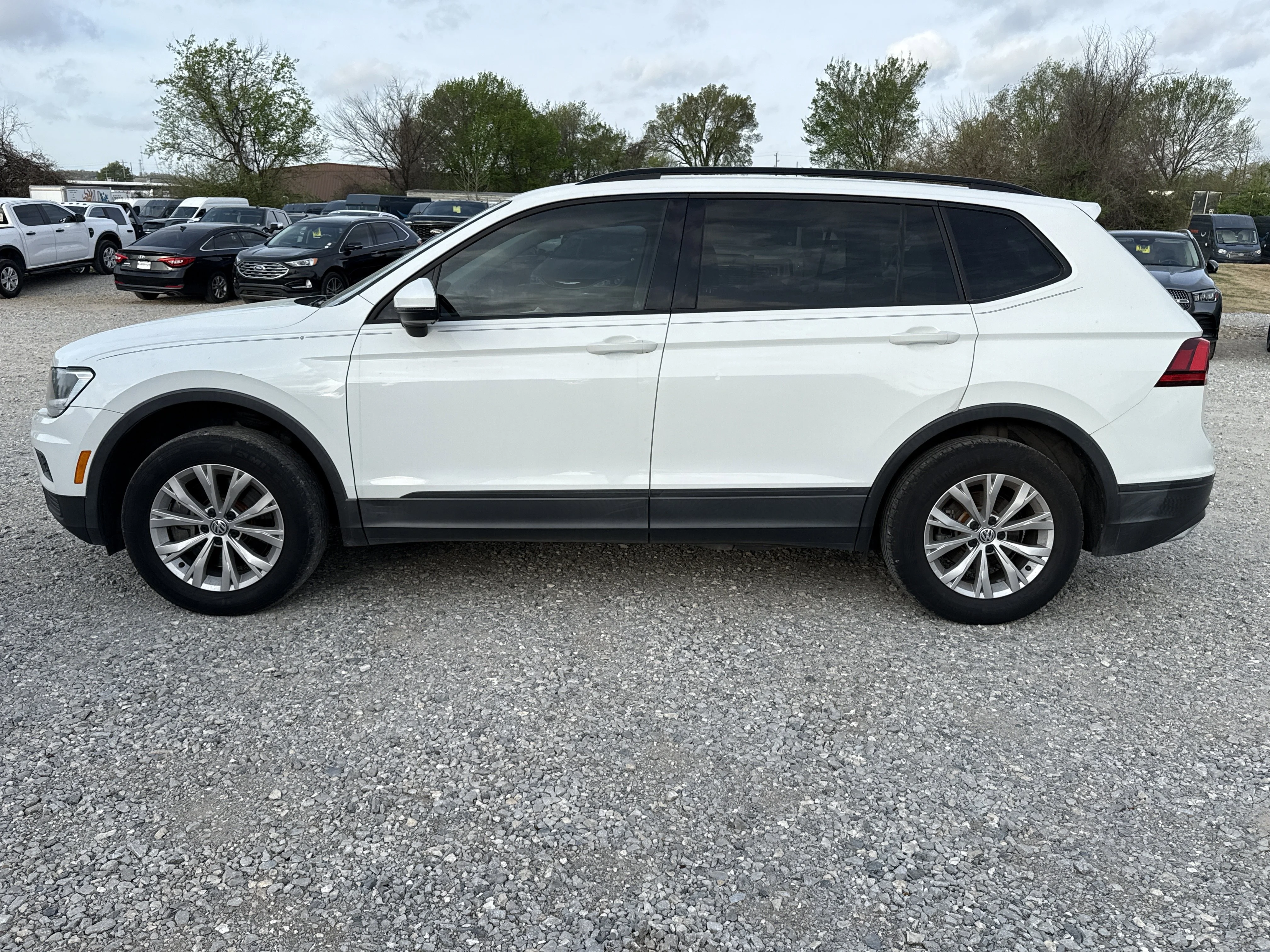Used 2020  Volkswagen S image 3